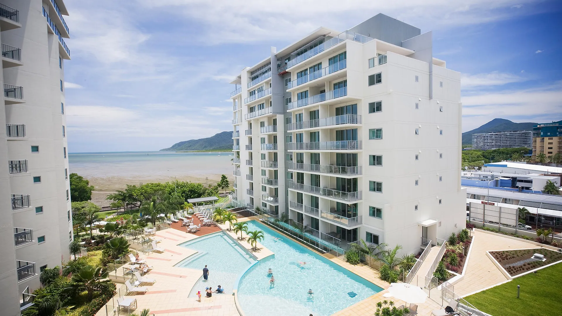 Mantra Trilogy Hotel Cairns 4*,  Australia