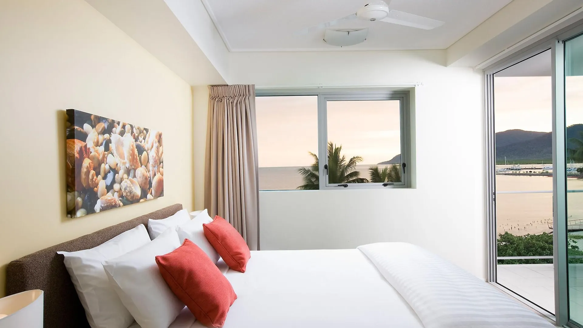 Hotel Mantra Trilogy Cairns 4*,