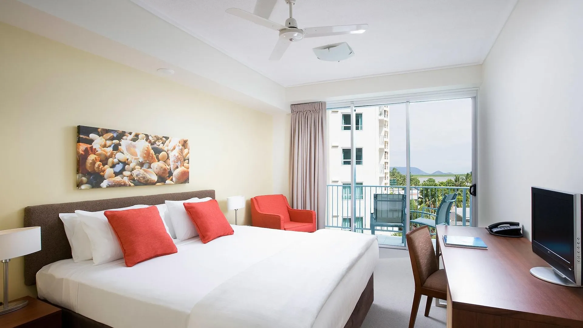 Hotel Mantra Trilogy Cairns