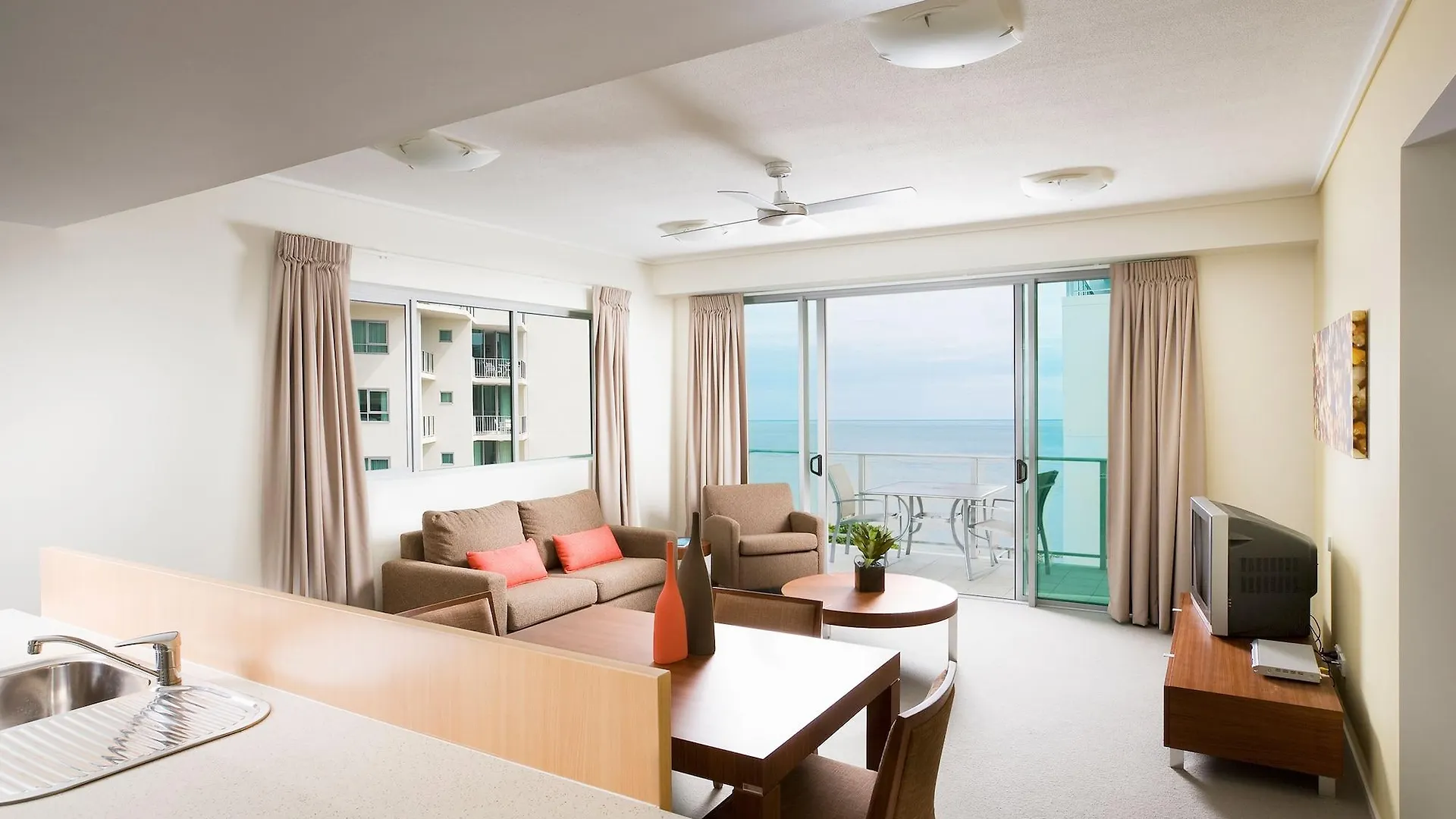 Hotel Mantra Trilogy Cairns